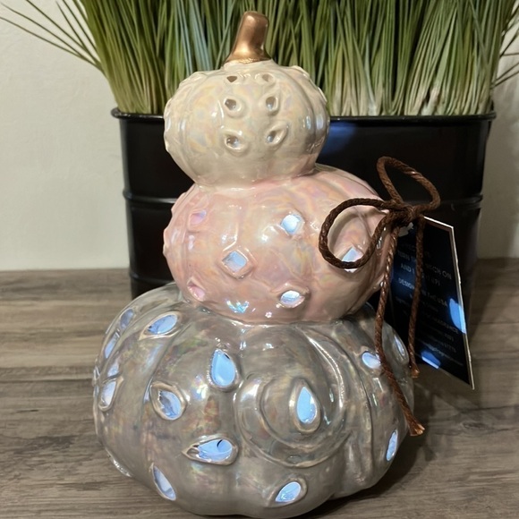 GORGEOUS! LUSTROUS LIGHT UP CERAMIC PUMPKIN PINK, SILVER AND CREAM - Picture 5 of 14